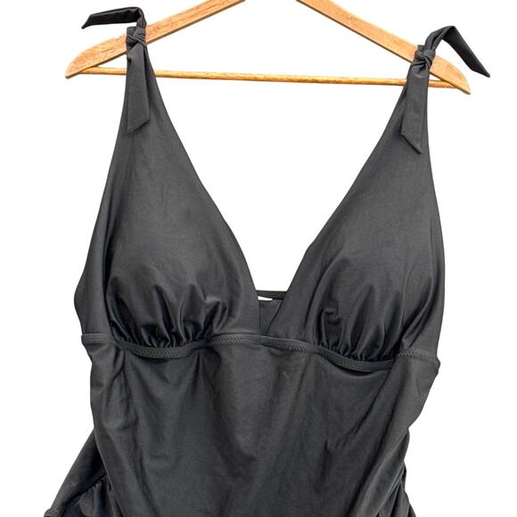 Old Navy Plus Size Black Ruched One Piece Swimsuit NWT - Picture 3 of 9